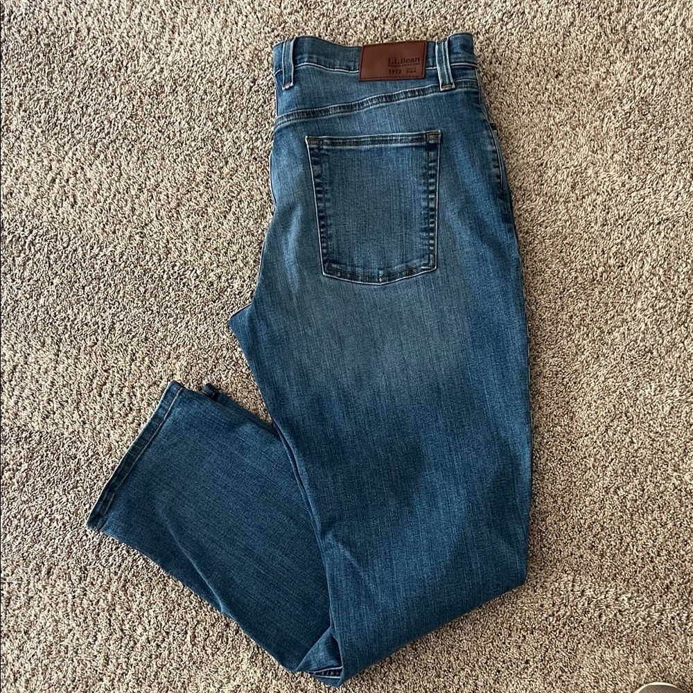 L.L. Bean Men's standard athletic Jeans - Picture 2 of 7